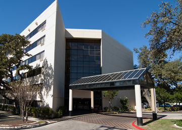 H I Express & Suites San Antonio Medical-Six Flags Exterior photo